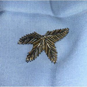 Signed HNS Gold Tone Open design LEAF BROOCH  2.25” Fashion pin